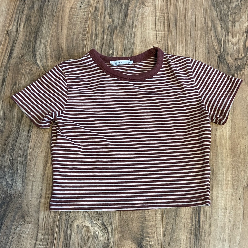 Super cute cropped shirt